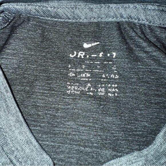 Boys Nike DriFit short sleeve shirt and short set size 5 (Small) - Picture 3 of 10